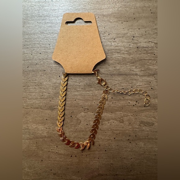 Elegant Gold Leaf Bracelet - Picture 2 of 3